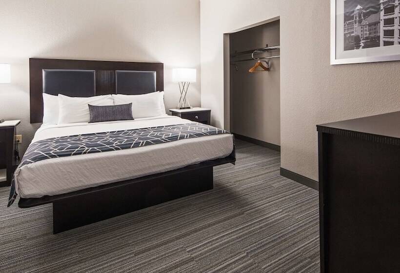 Отель Best Western Plus Wilkes Barrescranton Airport