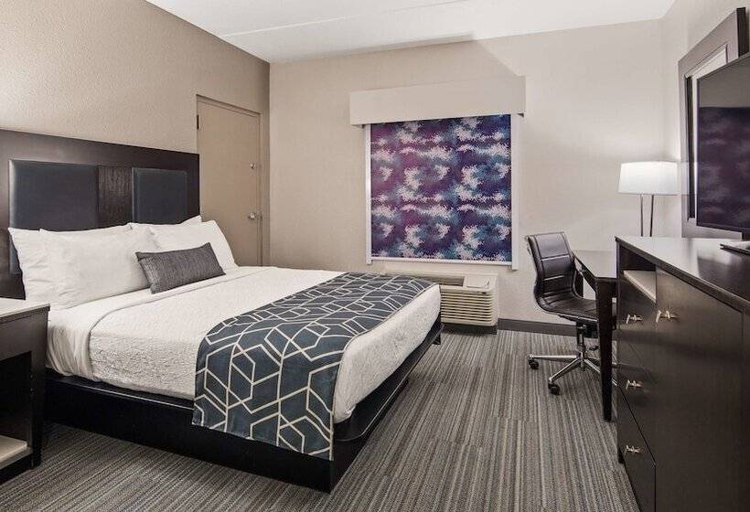 Отель Best Western Plus Wilkes Barrescranton Airport