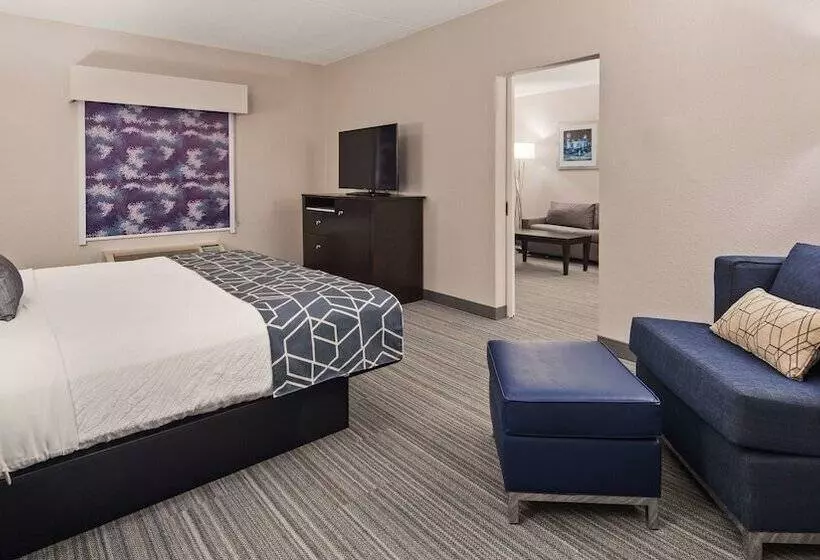 Отель Best Western Plus Wilkes Barrescranton Airport