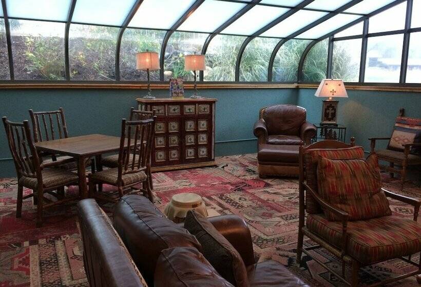 فندق Chestnut Tree Inn Cherokee