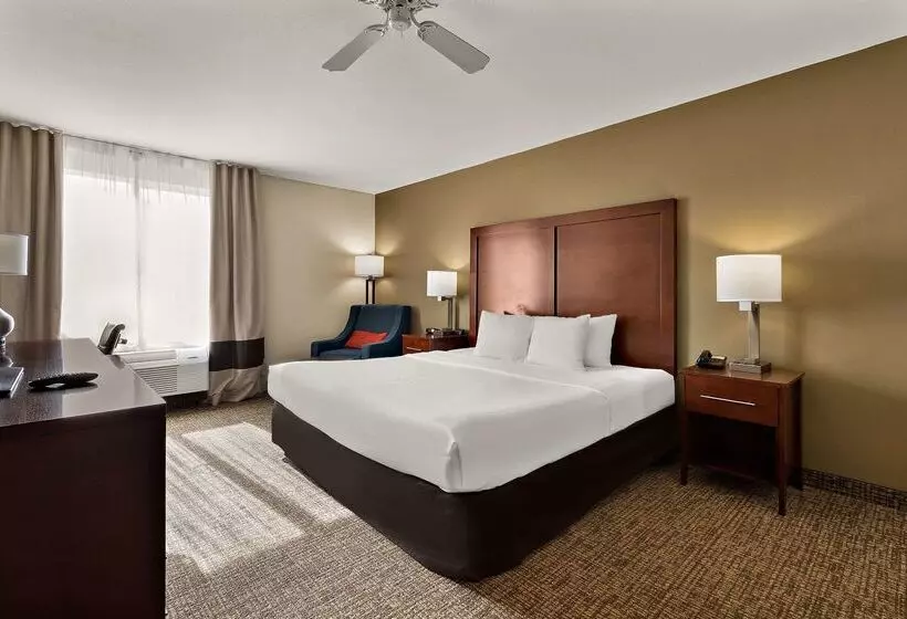 Отель Comfort Inn & Suites Sequoia Kings Canyon