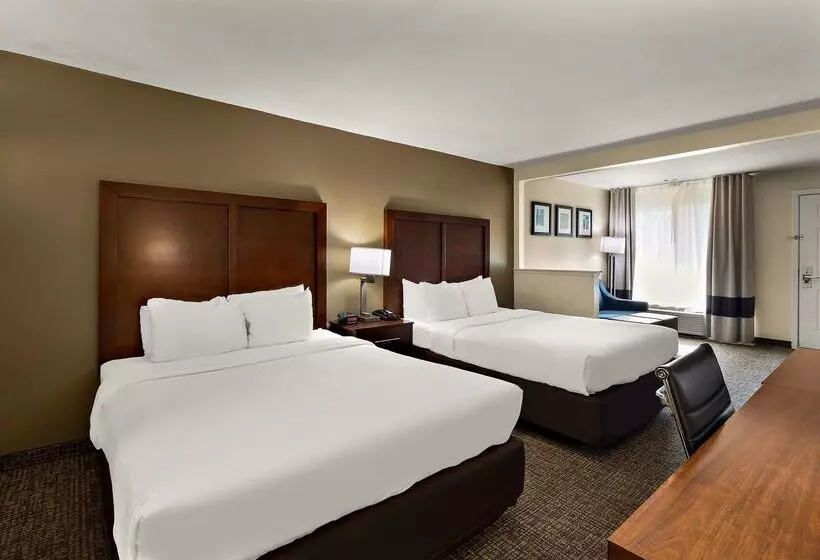 Отель Comfort Inn & Suites Sequoia Kings Canyon
