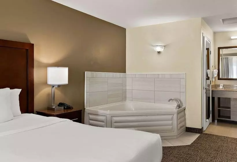 Отель Comfort Inn & Suites Sequoia Kings Canyon