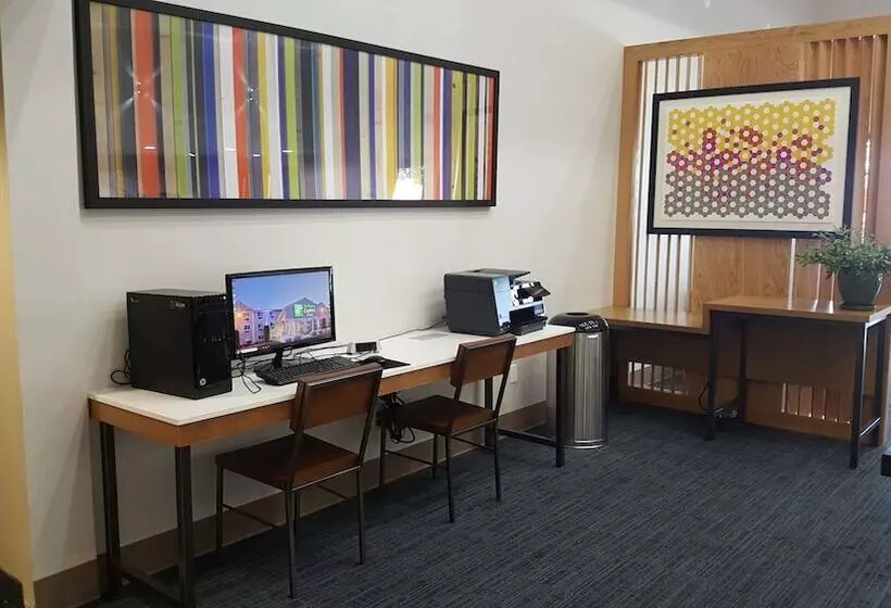 Holiday Inn Express Hotels & Suites Burlington, An Ihg