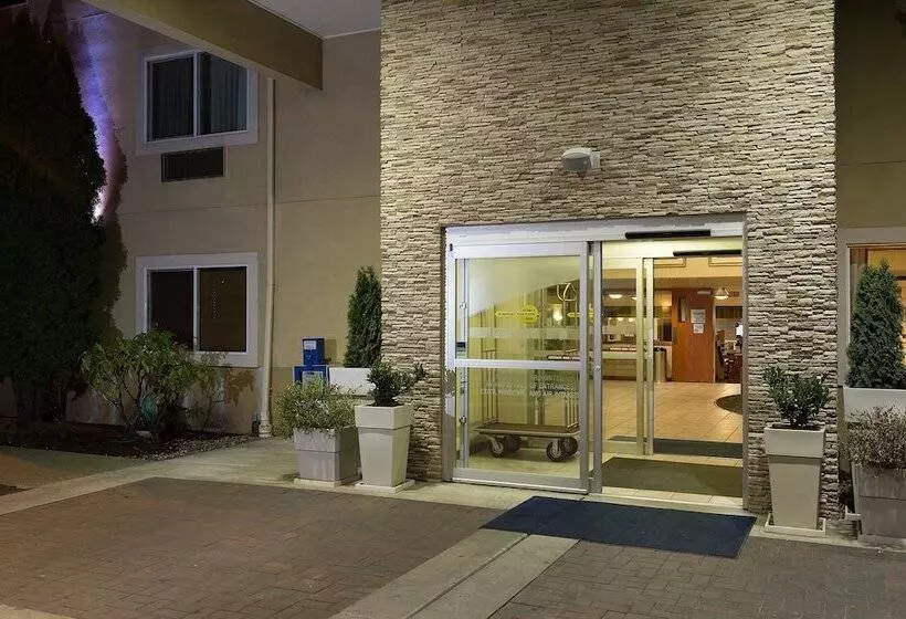 Holiday Inn Express Hotels & Suites Burlington, An Ihg