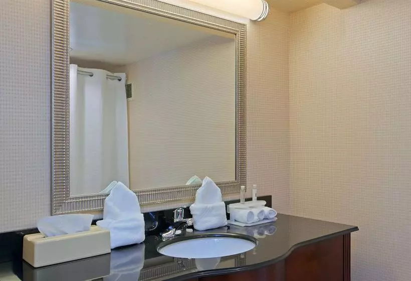 Отель Holiday Inn Express Seaford Route 13