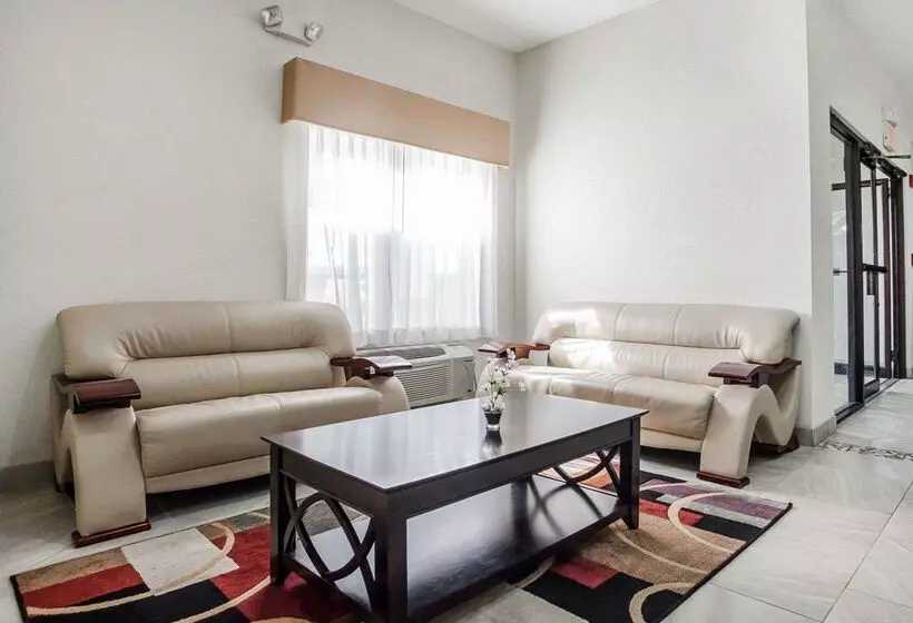 ホテル Quality Inn & Suites Altoona   Des Moines