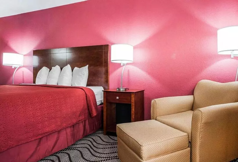 ホテル Quality Inn & Suites Altoona   Des Moines