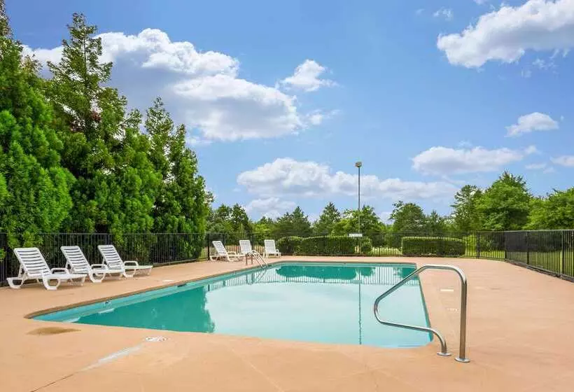 فندق Quality Inn & Conference Center