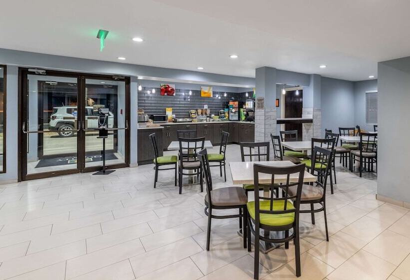 Отель Quality Inn