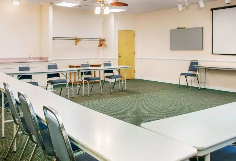 فندق Quality Inn & Suites Near Amish Country