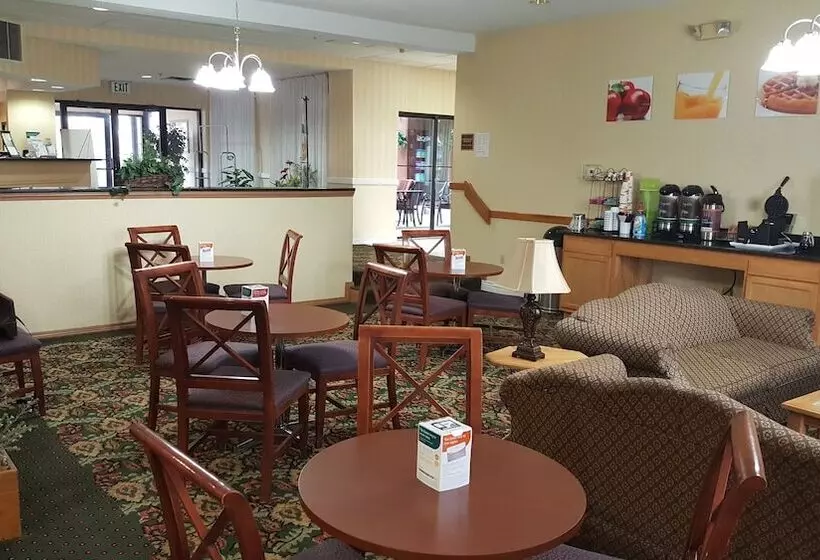 فندق Quality Inn & Suites Near Amish Country