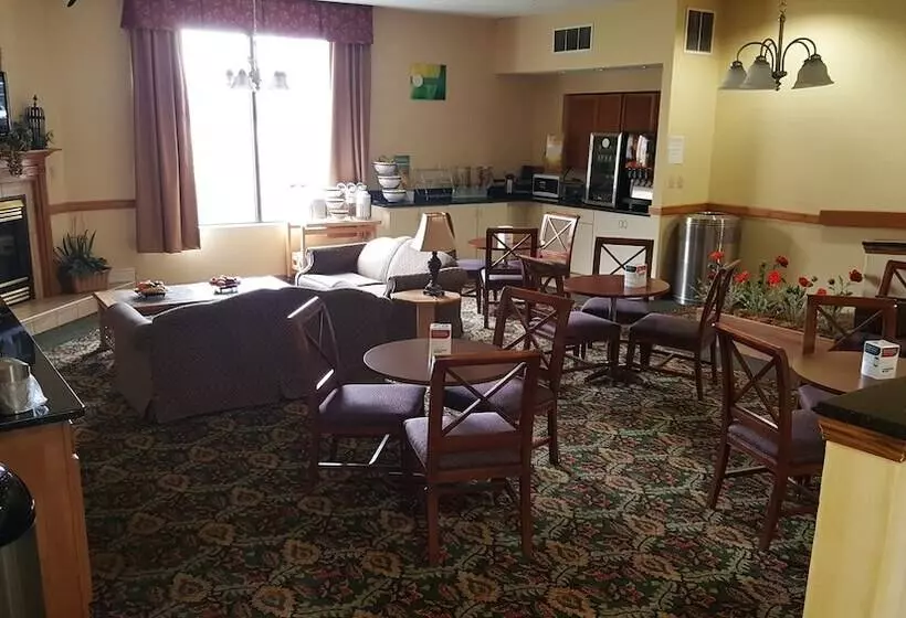 فندق Quality Inn & Suites Near Amish Country