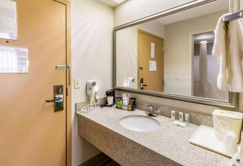 호텔 Quality Inn