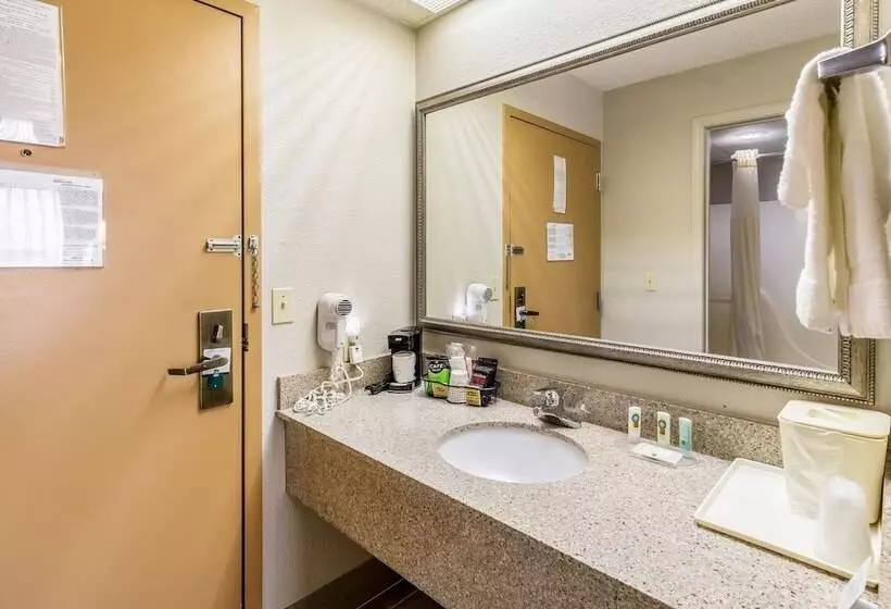 호텔 Quality Inn