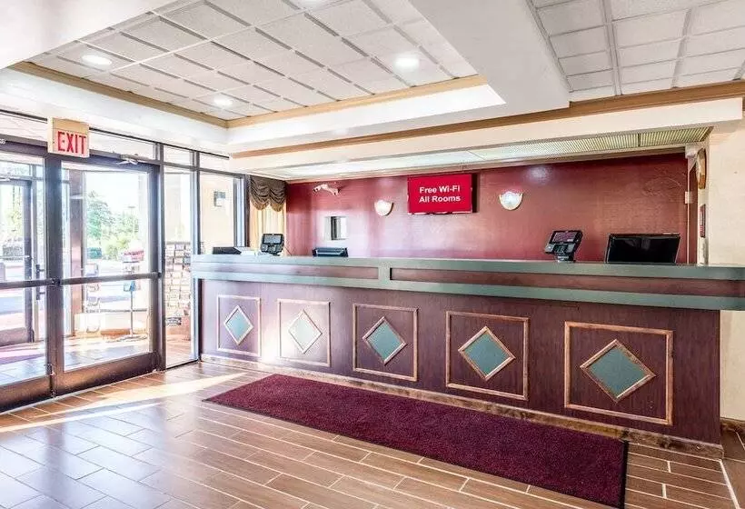 בית מלון כפרי Red Roof Inn & Suites Clinton, Tn