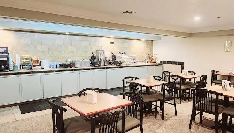 호텔 Super 8 By Wyndham Temple I35