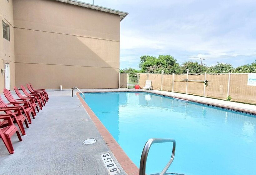 Отель Super 8 By Wyndham Temple I35