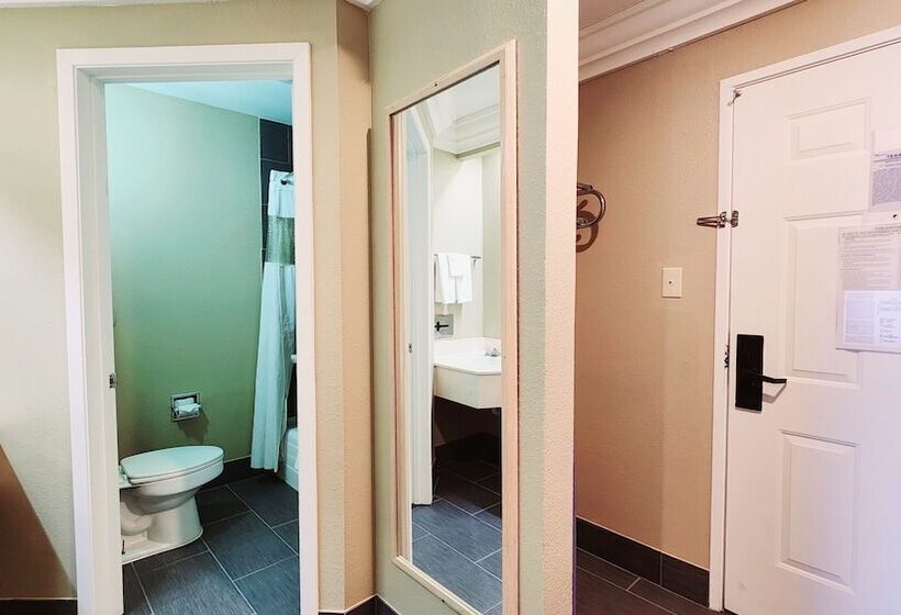 Отель Super 8 By Wyndham Temple I35