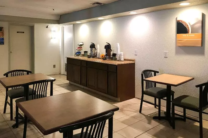 호텔 Super 8 By Wyndham Temple I35