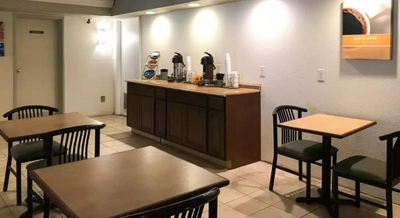 Отель Super 8 By Wyndham Temple I35