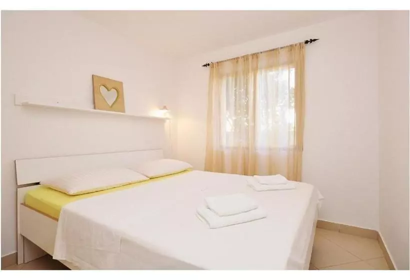 Amazing Apartment In Vodice With Kitchen