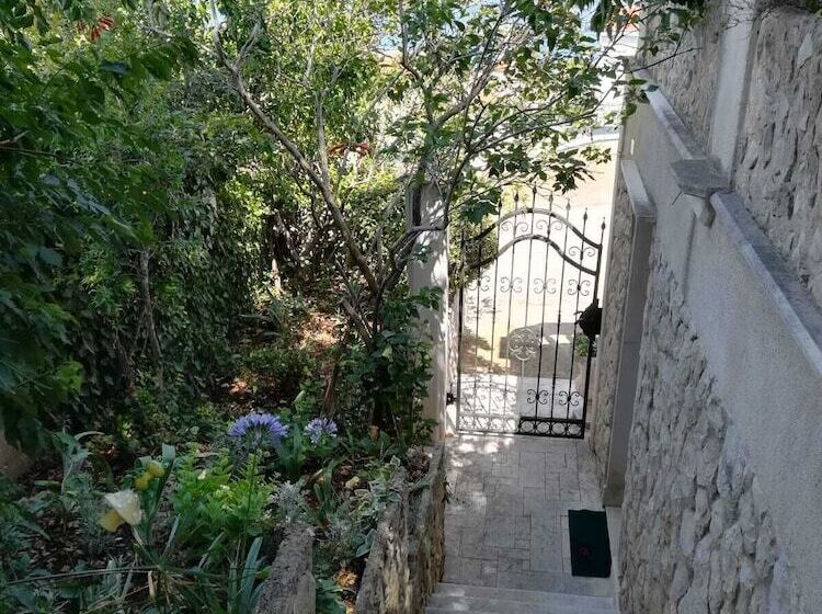 Huge Terrace With Sea View Of The Bay