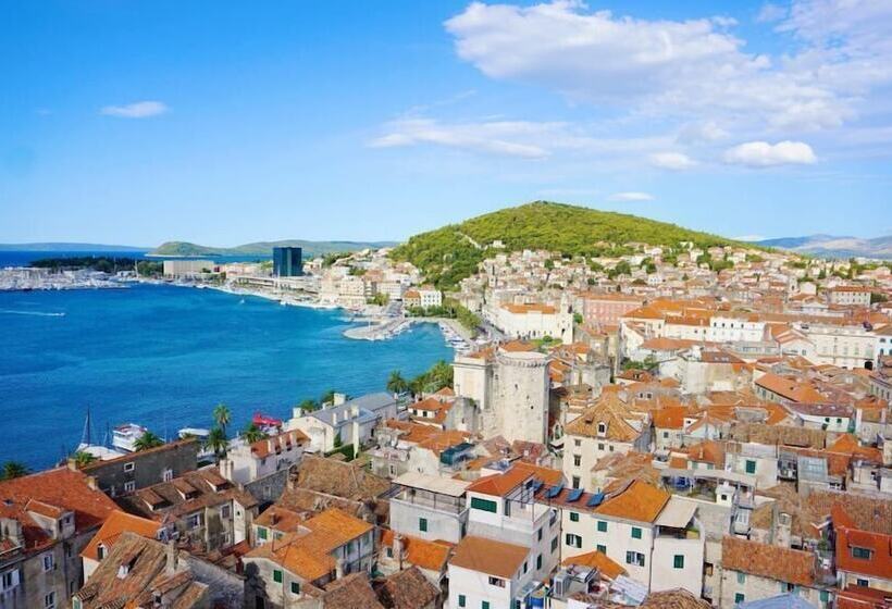 Huge Terrace With Sea View Of The Bay