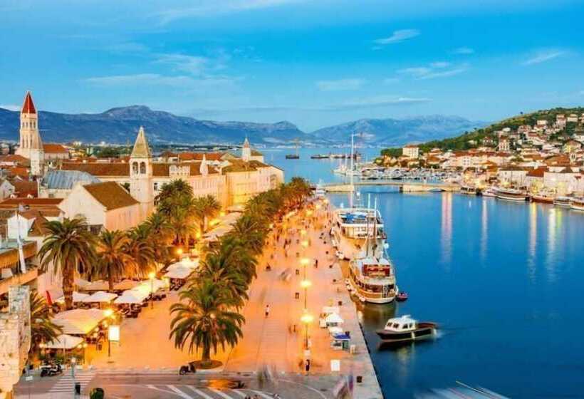 Huge Terrace With Sea View Of The Bay