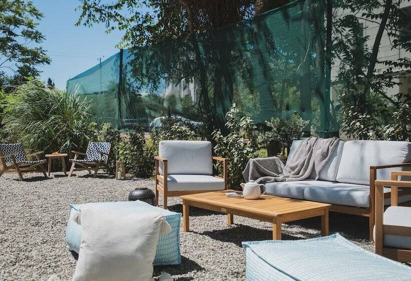 Mid Century Modern Villa Vintage Charm