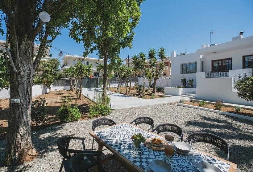 Mid Century Modern Villa Vintage Charm