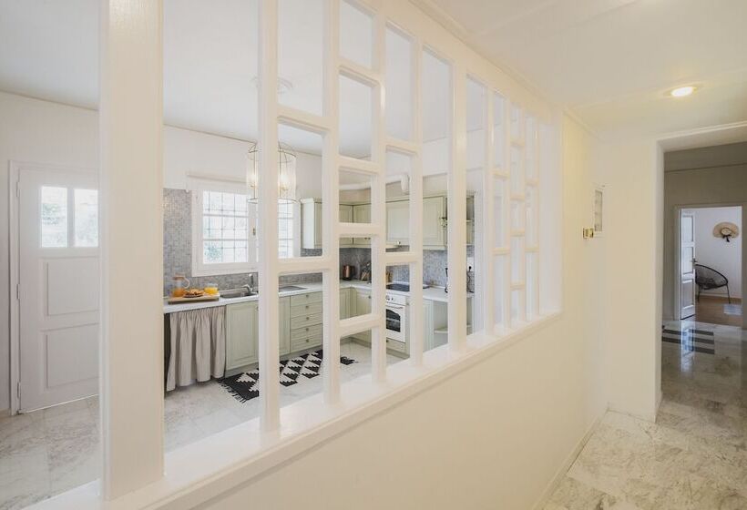 Mid Century Modern Villa Vintage Charm