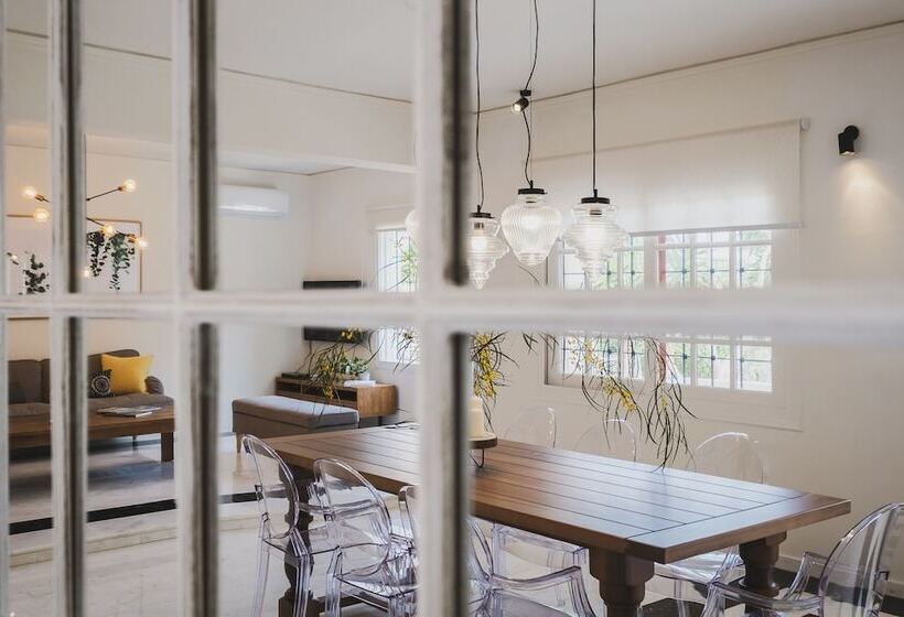 Mid Century Modern Villa Vintage Charm