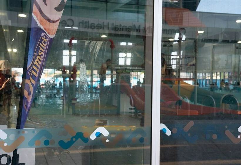 پانسیون European Style House In The Garden Of Eden