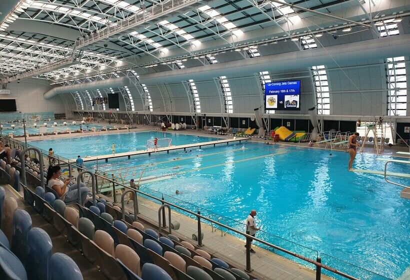 پانسیون European Style House In The Garden Of Eden