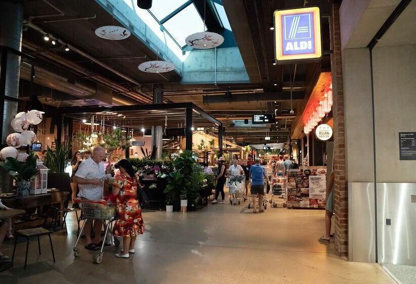 پانسیون European Style House In The Garden Of Eden