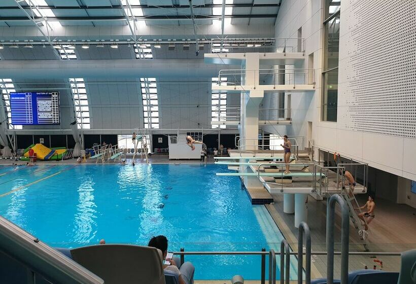 پانسیون European Style House In The Garden Of Eden