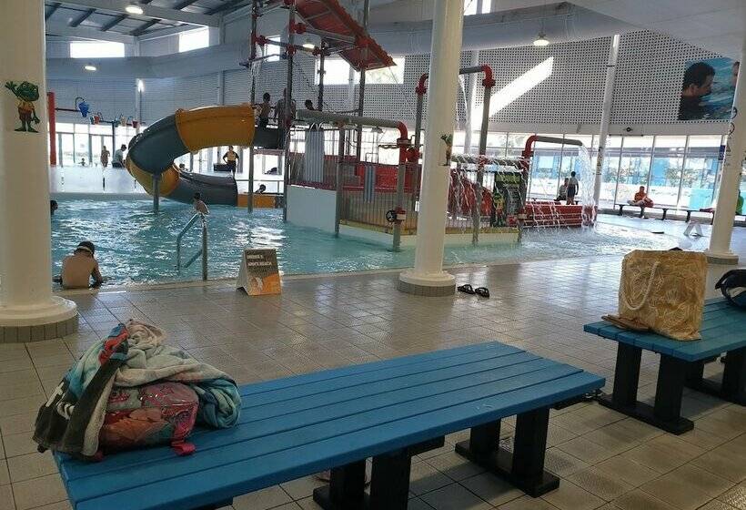 پانسیون European Style House In The Garden Of Eden