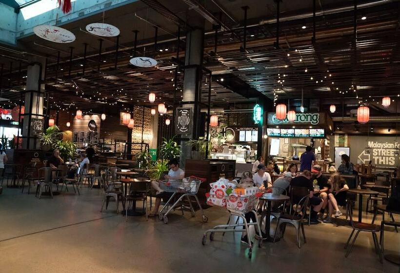 پانسیون European Style House In The Garden Of Eden