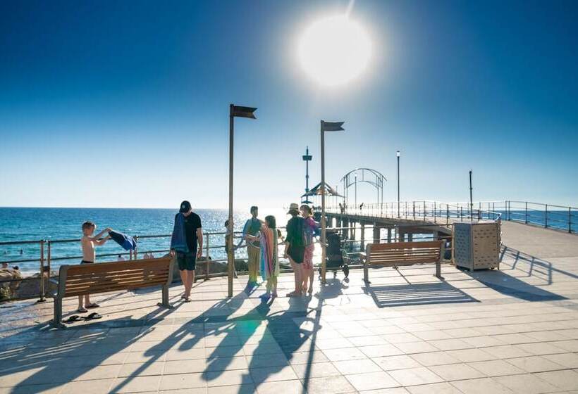 پانسیون European Style House In The Garden Of Eden