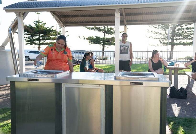 پانسیون European Style House In The Garden Of Eden