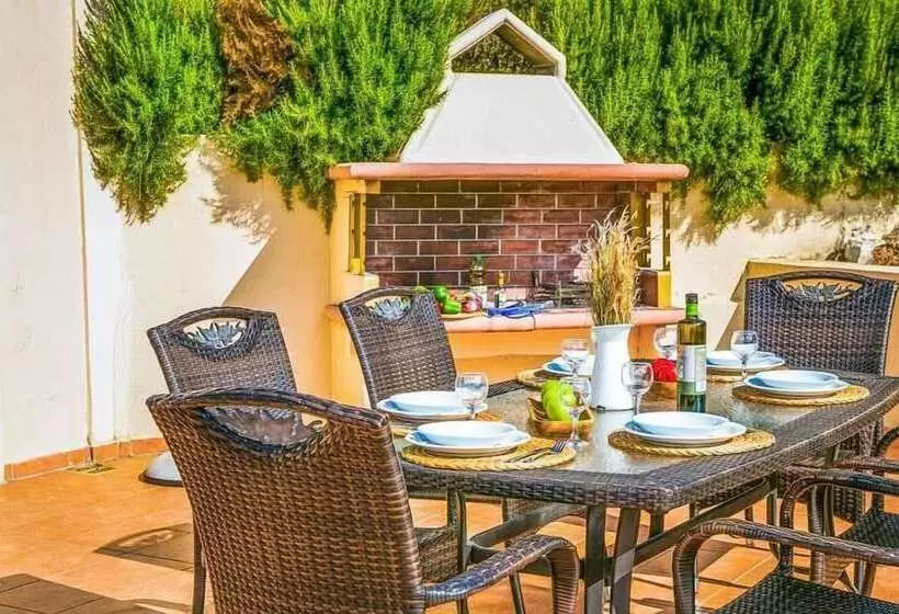 Villa Louloudia