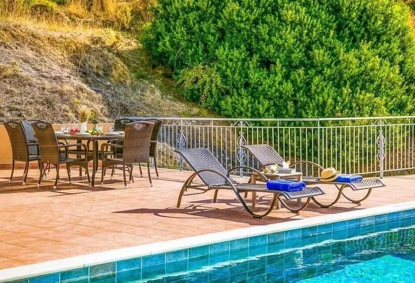 Villa Louloudia