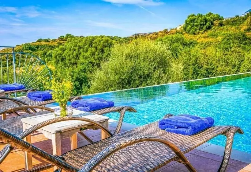 Villa Louloudia