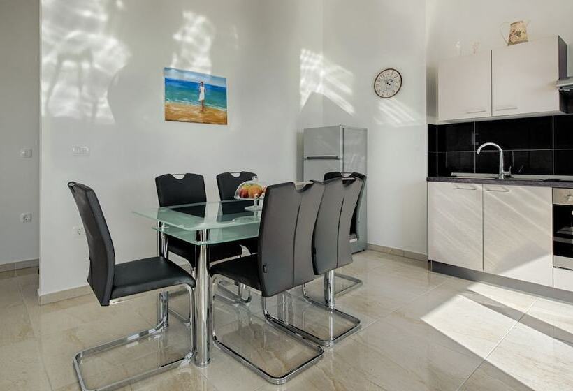 Cezar Luxury Apartment