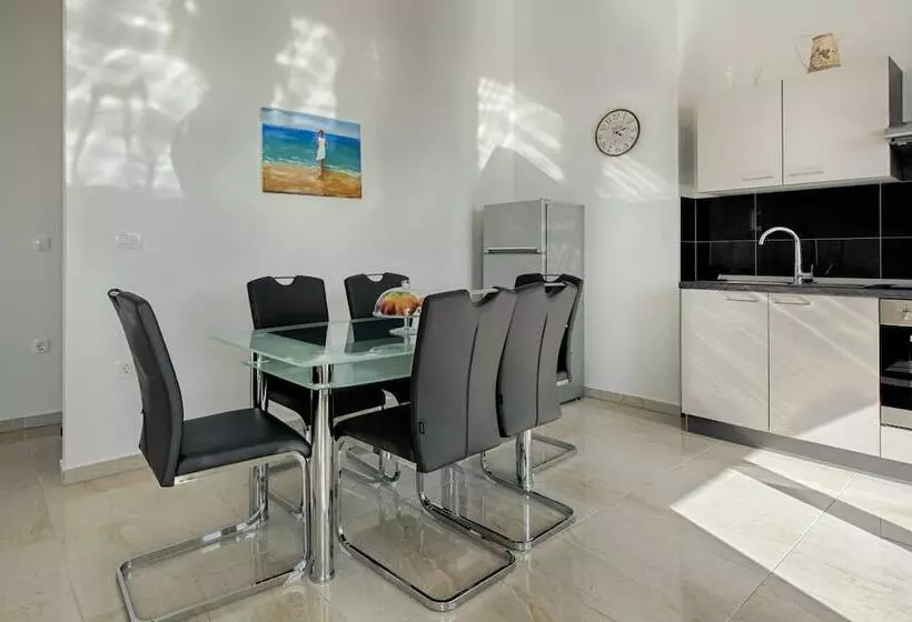 Cezar Luxury Apartment