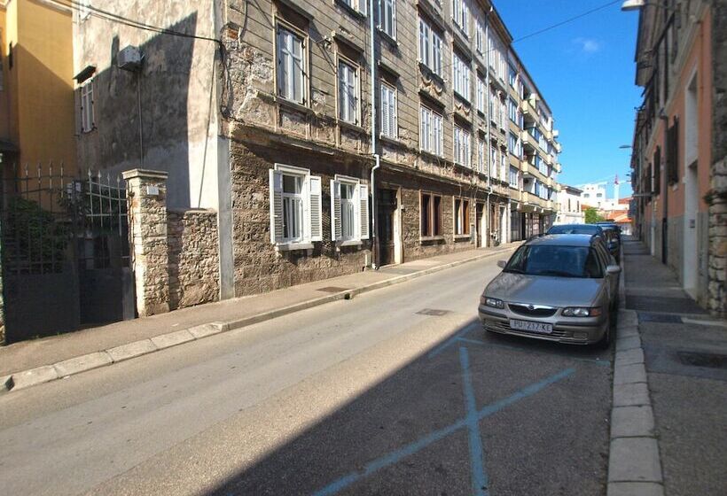 פנסיון Room 1646