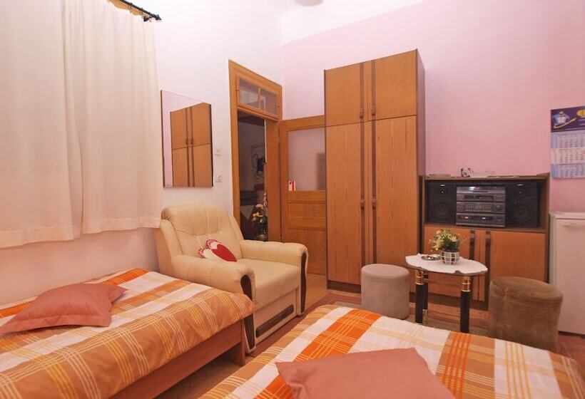 פנסיון Room 1646