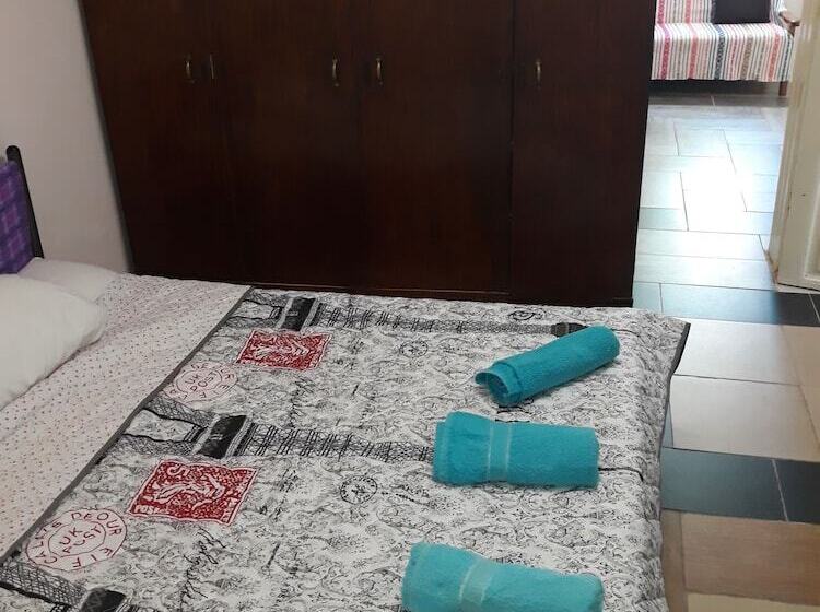 Private House Near Port Of Piraeus