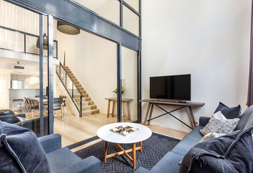 Surry Hills Modern One Bedroom Apartment  Goul